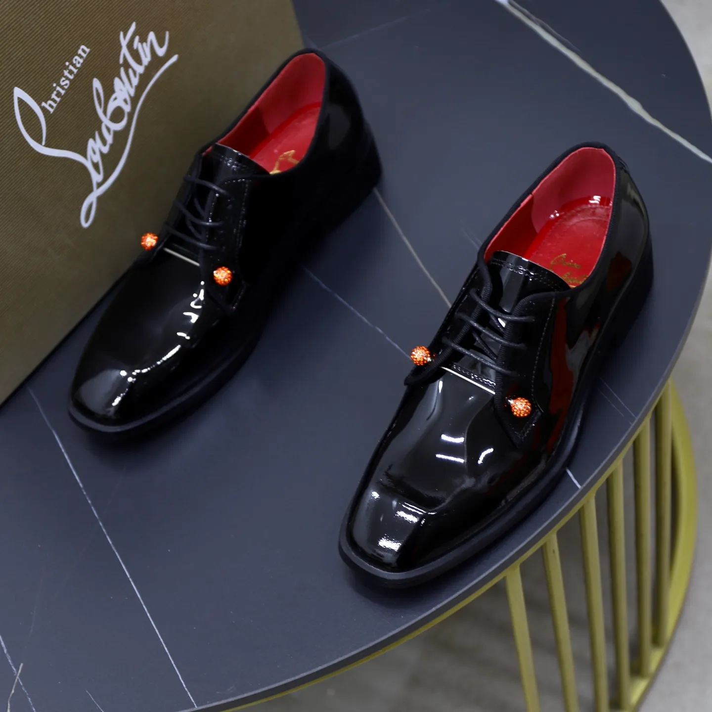 Ex-factory price: 680💰Christia*.Loubouti*🆑High-end men’s business formal leather shoes｜Classic red sole shoes｜Original imported first-layer cowhide｜Water-dyed cowhide lining｜Italian imported red rubber outsole｜High-end luxury｜Perfect interpretation of fashion, sunshine, style, suitable for various occasions Size: 38-44 (customized for 45, 46, 47)